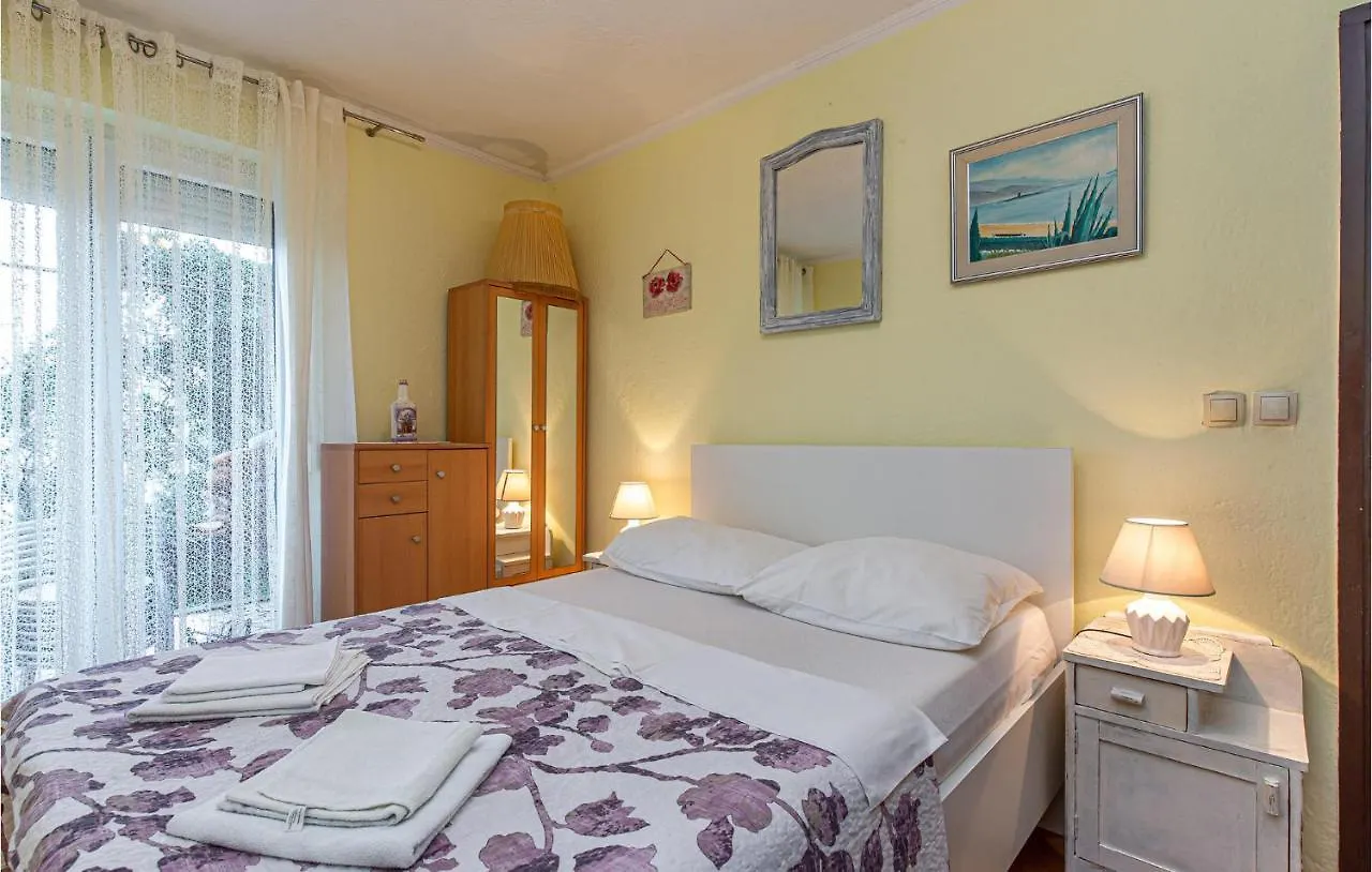 3 Bedroom Lovely Apartment In نوفي فينودولسكي