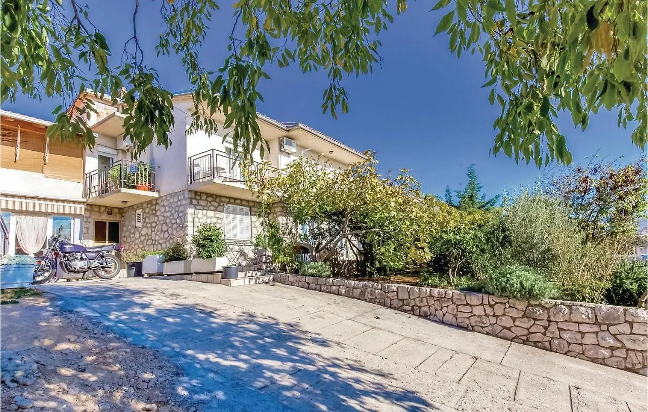 3 Bedroom Lovely Apartment In نوفي فينودولسكي