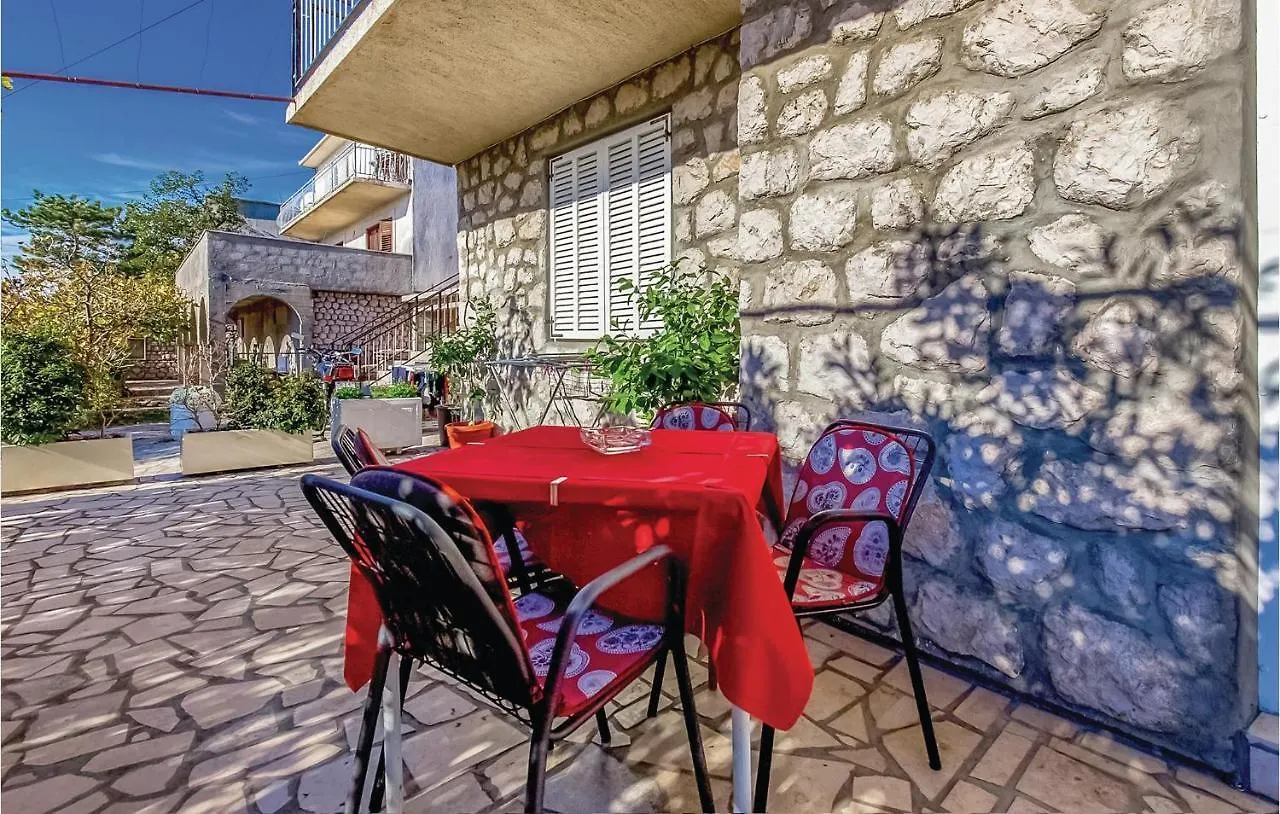 3 Bedroom Lovely Apartment In نوفي فينودولسكي