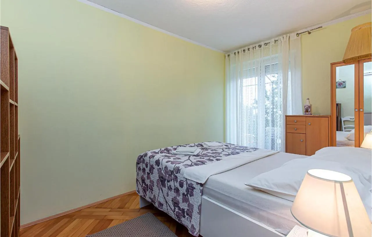 3 Bedroom Lovely Apartment In نوفي فينودولسكي
