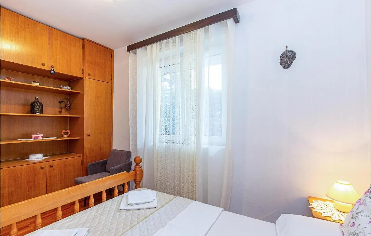 3 Bedroom Lovely Apartment In نوفي فينودولسكي كرواتيا