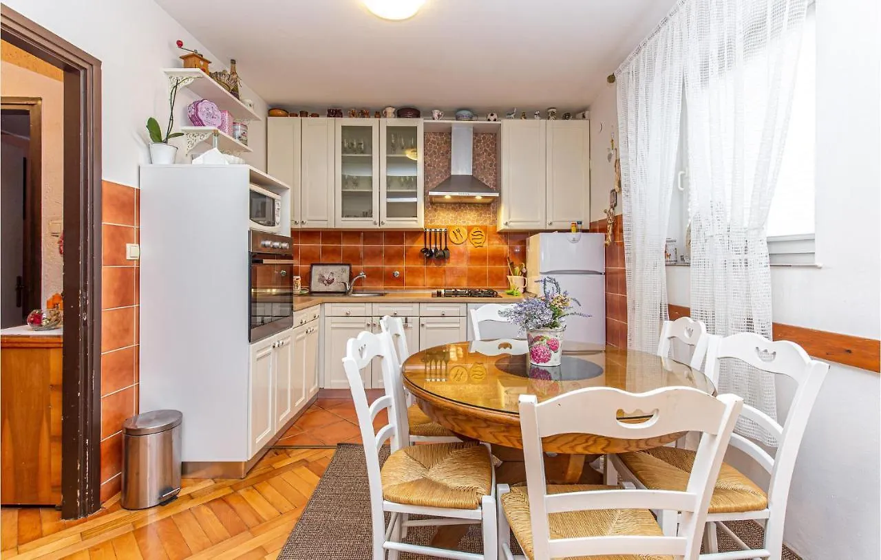 3 Bedroom Lovely Apartment In نوفي فينودولسكي 0*,  كرواتيا