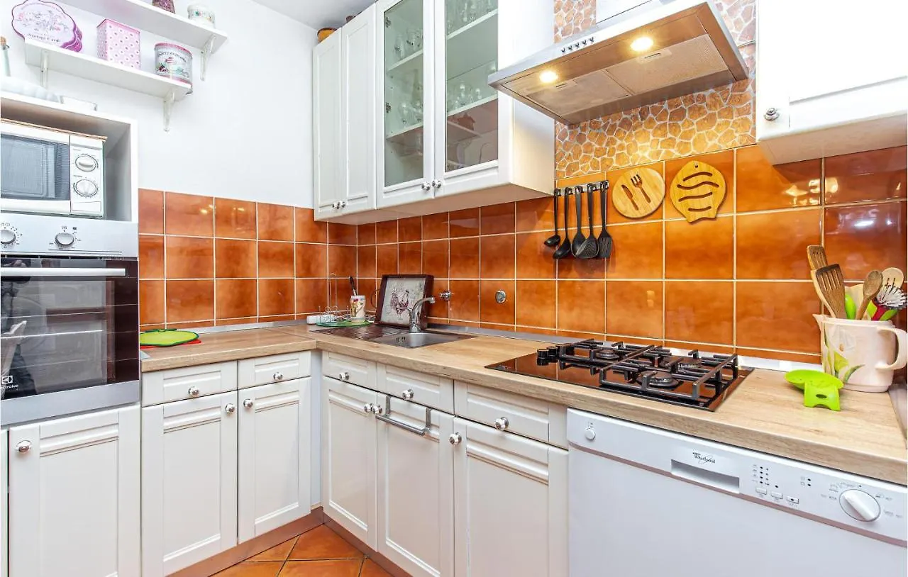 3 Bedroom Lovely Apartment In نوفي فينودولسكي