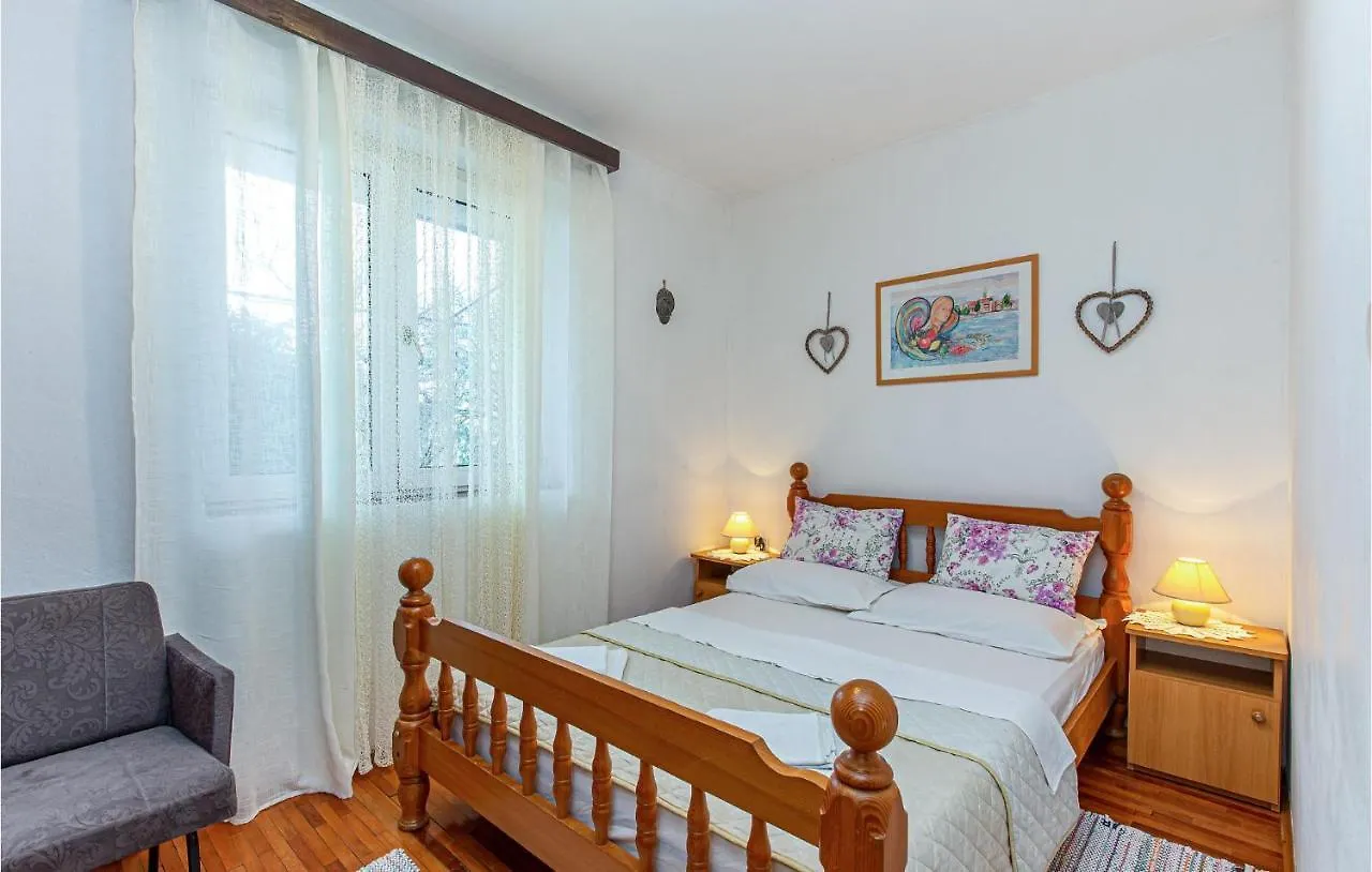 3 Bedroom Lovely Apartment In نوفي فينودولسكي