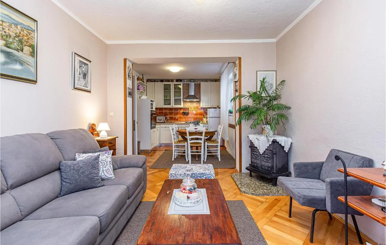 3 Bedroom Lovely Apartment In نوفي فينودولسكي 0*,